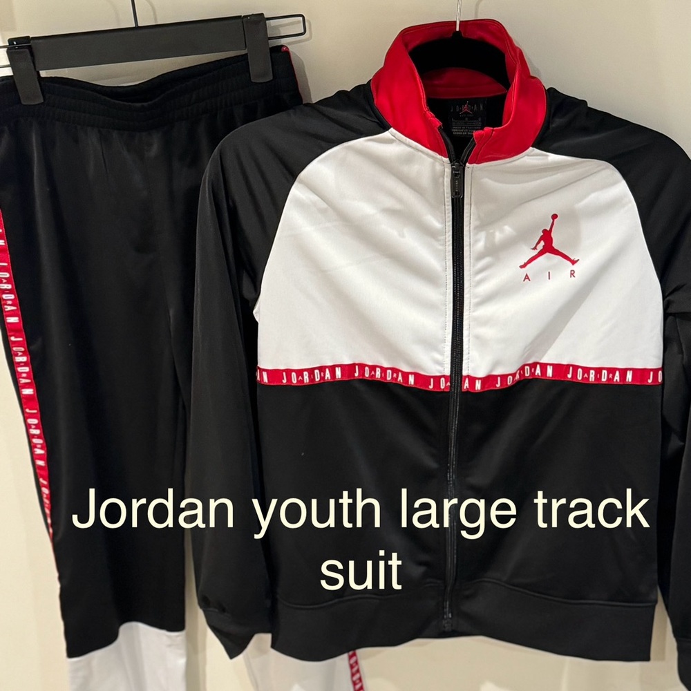 Boys Nike Jordan tracksuit like new condition